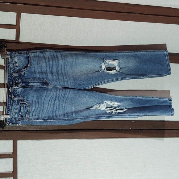 Hollister Ultra High-Rise Mom Jean Sz 7S / W 28 L 25 - Picture 1 of 8